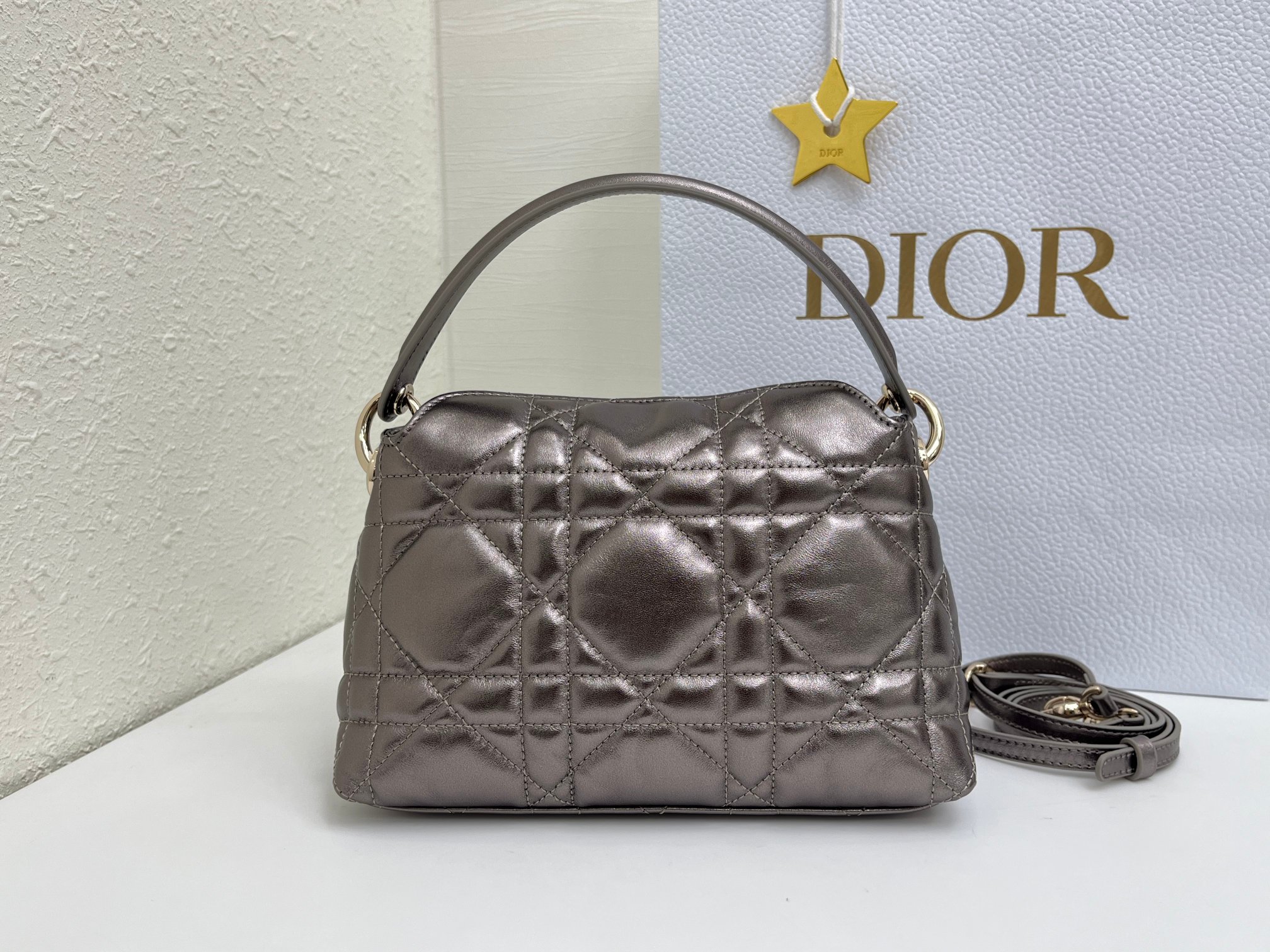 Cheap Dior AAA Quality Handbags in 226116, $135 USD- [IB226116] - Replica Dior AAA Quality Handbags