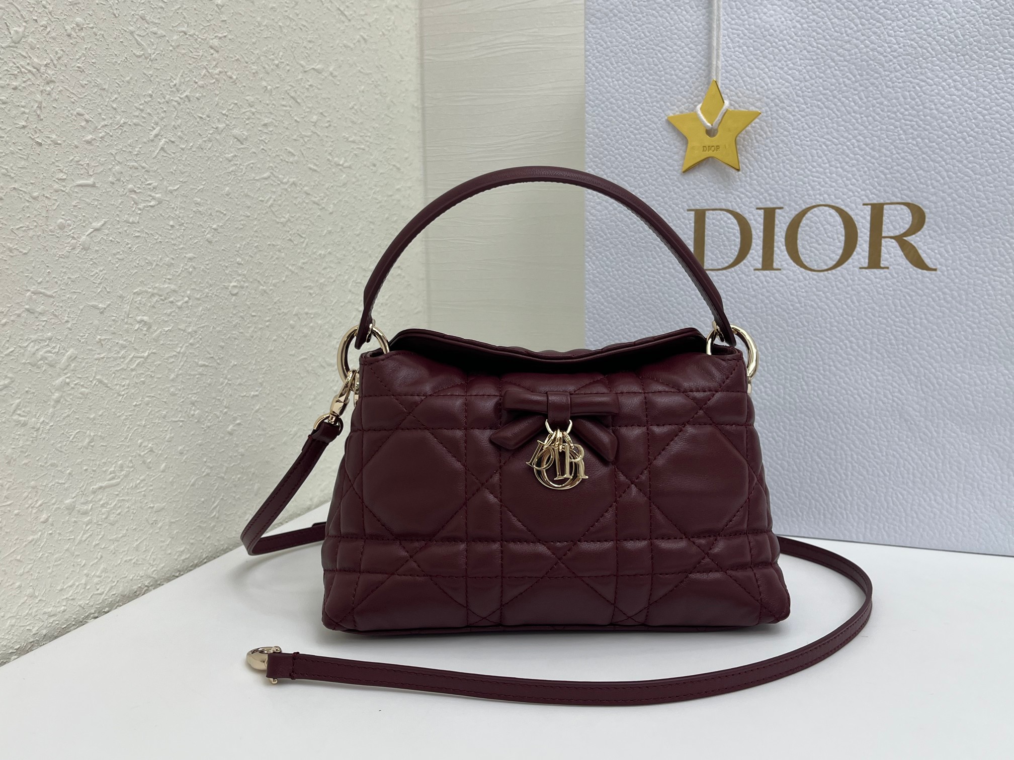 Cheap Dior AAA Quality Handbags in 226118, $135 USD- [IB226118] - Replica Dior AAA Quality Handbags