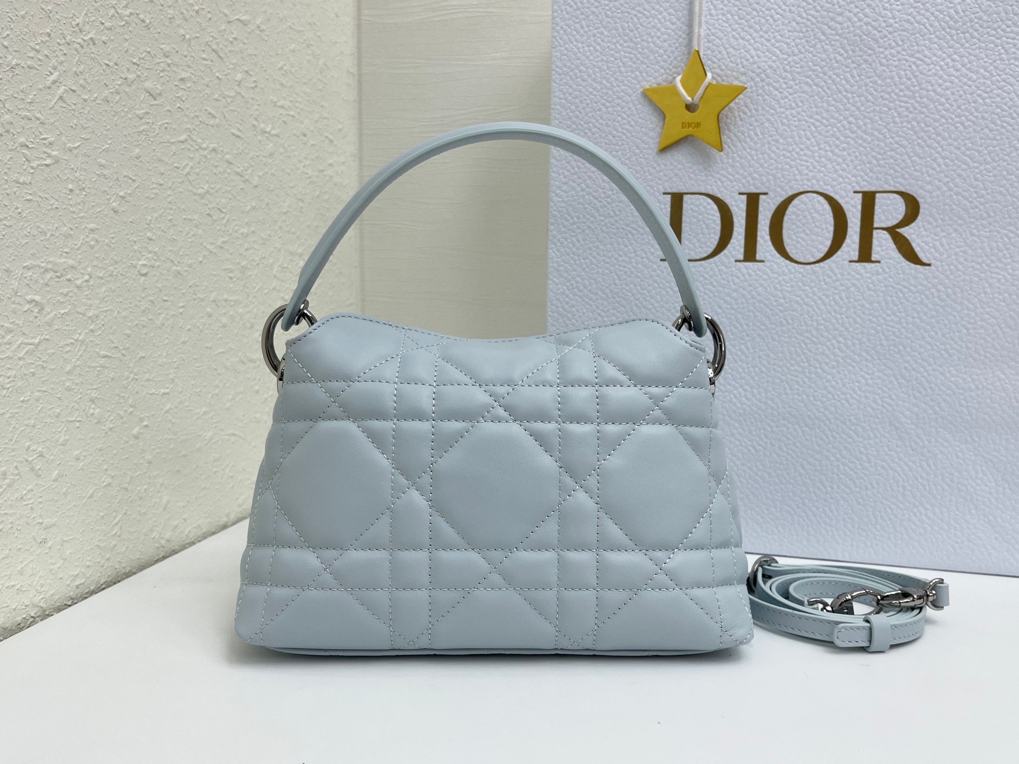 Cheap Dior AAA Quality Handbags in 226119, $135 USD- [IB226119] - Replica Dior AAA Quality Handbags