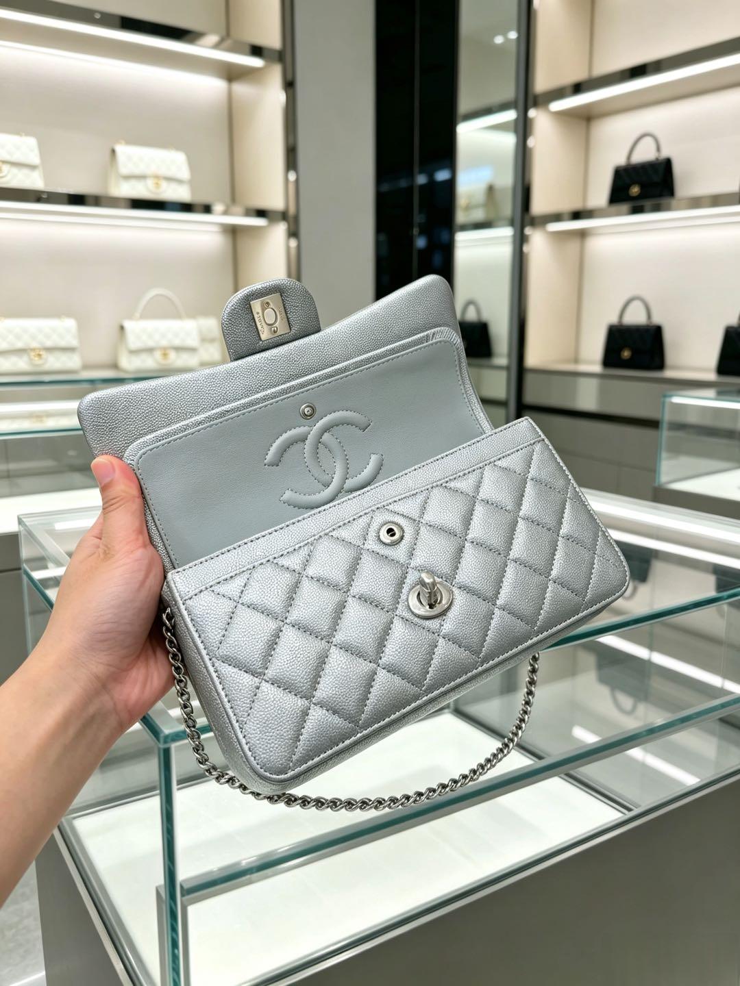 Cheap Chanel AAA quality Handbags in 226120, $130 USD- [IB226120] - Replica Chanel AAA quality Handbags