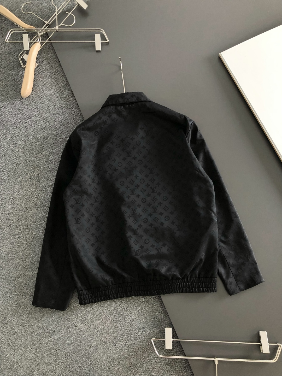 Cheap Louis Vuitton Thin Jackets For Men in 226135, $95 USD- [IB226135] - Replica Louis Vuitton Thin Jackets For Men