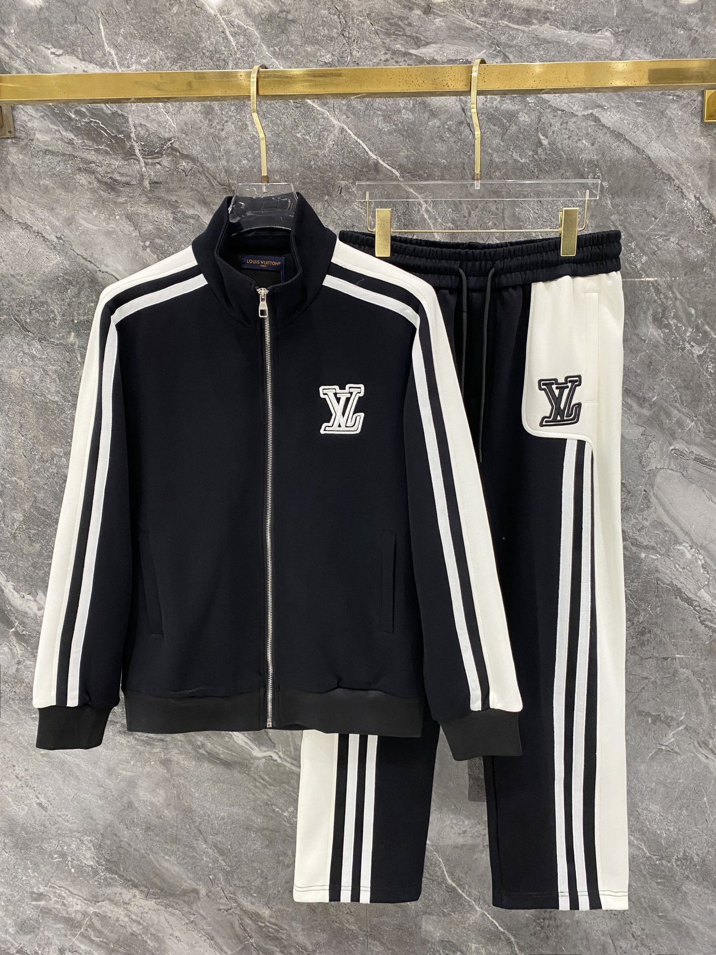 Cheap Louis Vuitton Tracksuits for Men in 226468, $105 USD- [IB226468] - Replica Louis Vuitton Tracksuits for Men
