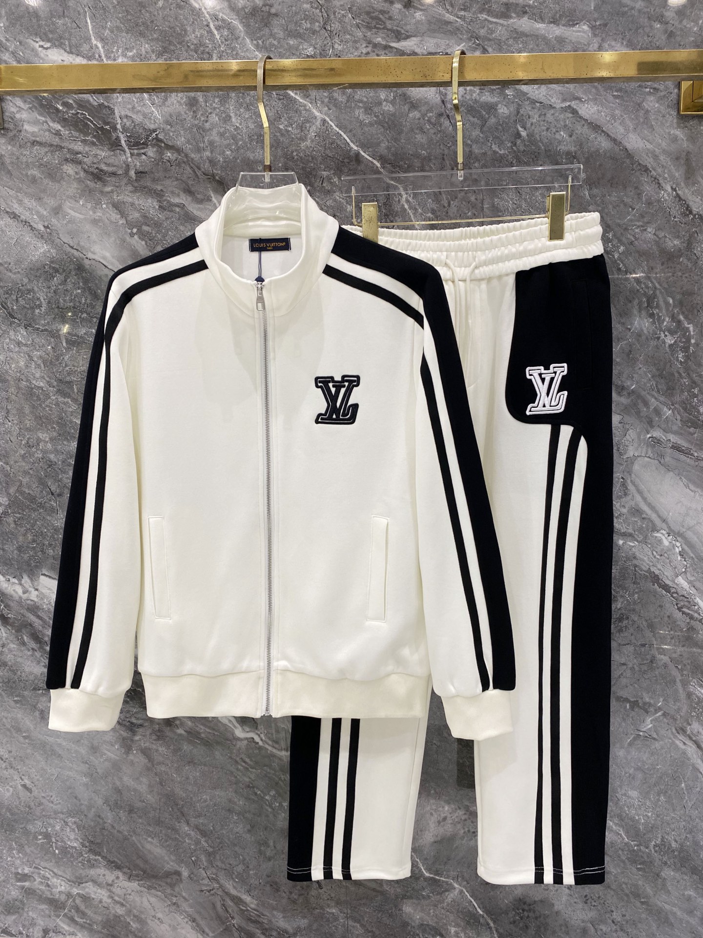 Cheap Louis Vuitton Tracksuits for Men in 226469, $105 USD- [IB226469] - Replica Louis Vuitton Tracksuits for Men