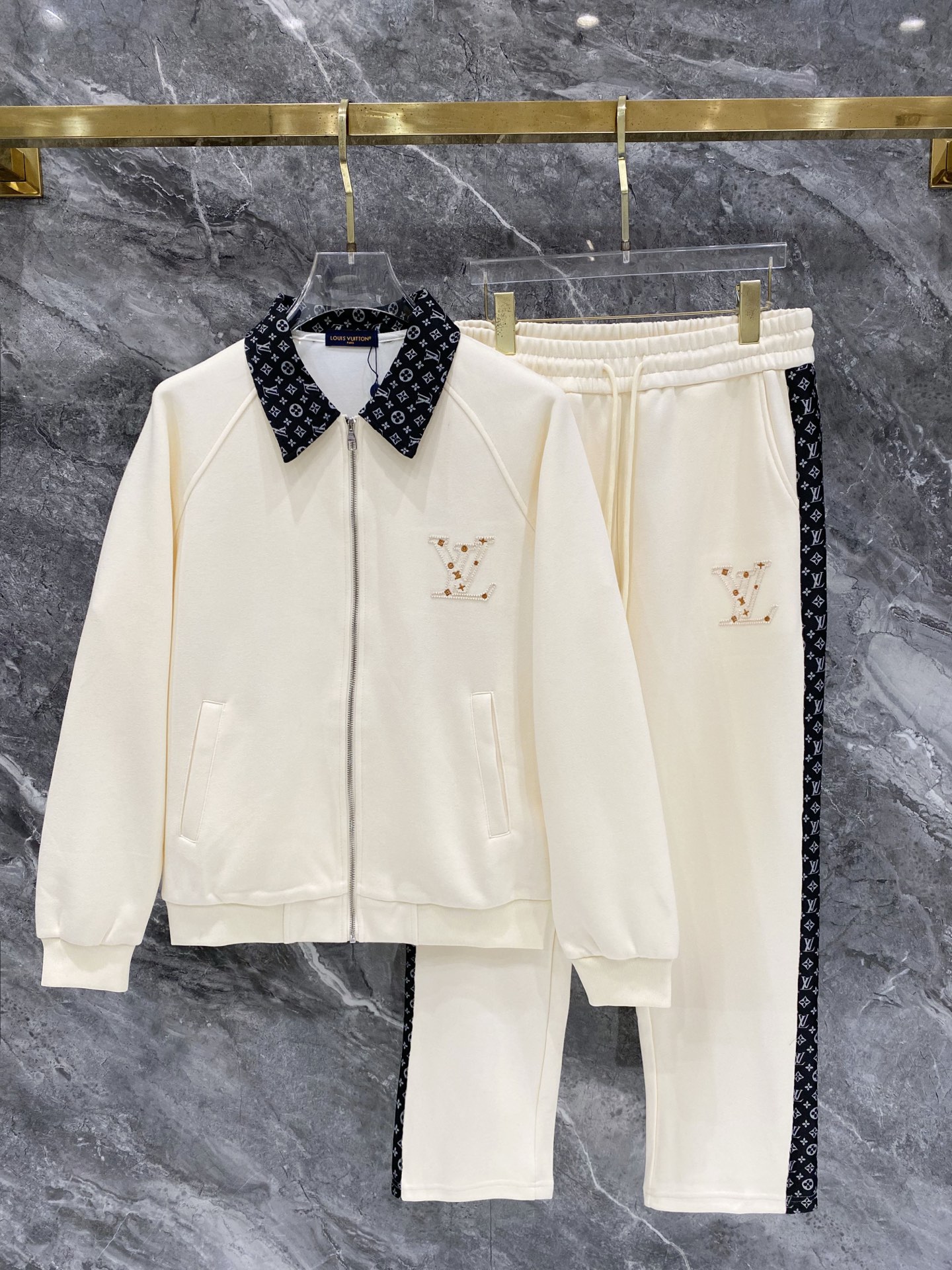 Cheap Louis Vuitton Tracksuits for Men in 226474, $105 USD- [IB226474] - Replica Louis Vuitton Tracksuits for Men
