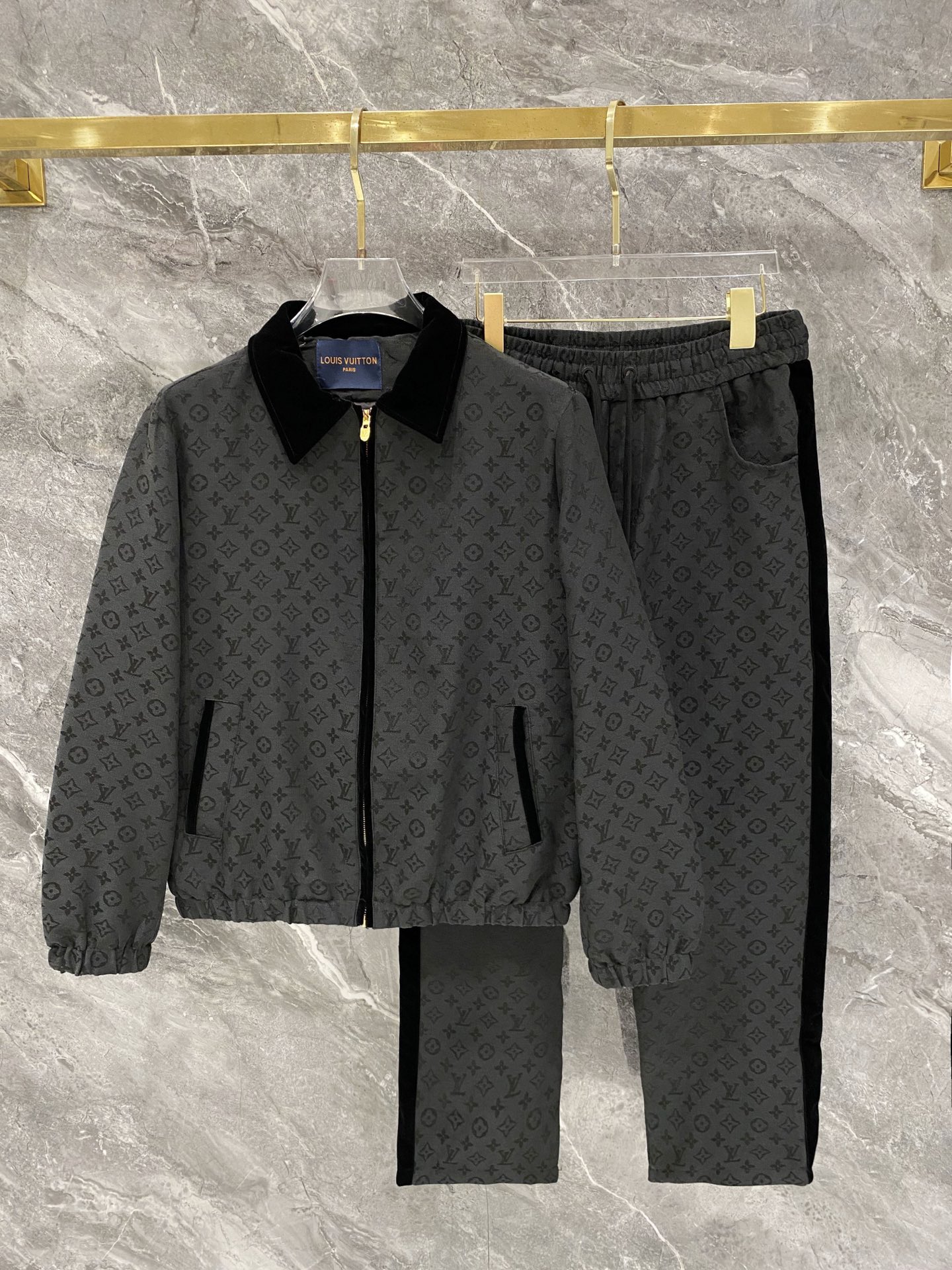 Cheap Louis Vuitton Tracksuits for Men in 226477, $105 USD- [IB226477] - Replica Louis Vuitton Tracksuits for Men