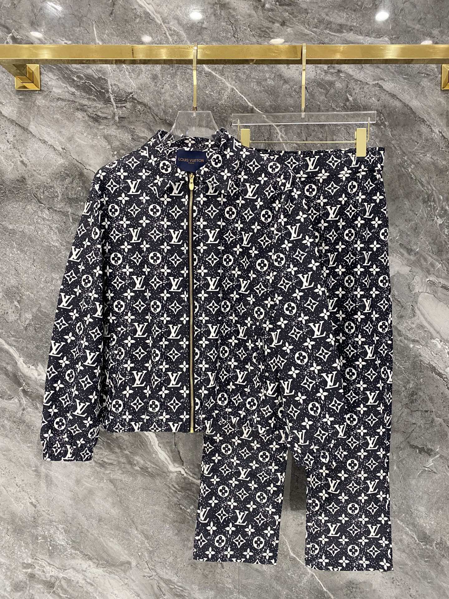 Cheap Louis Vuitton Tracksuits for Men in 226478, $105 USD- [IB226478] - Replica Louis Vuitton Tracksuits for Men