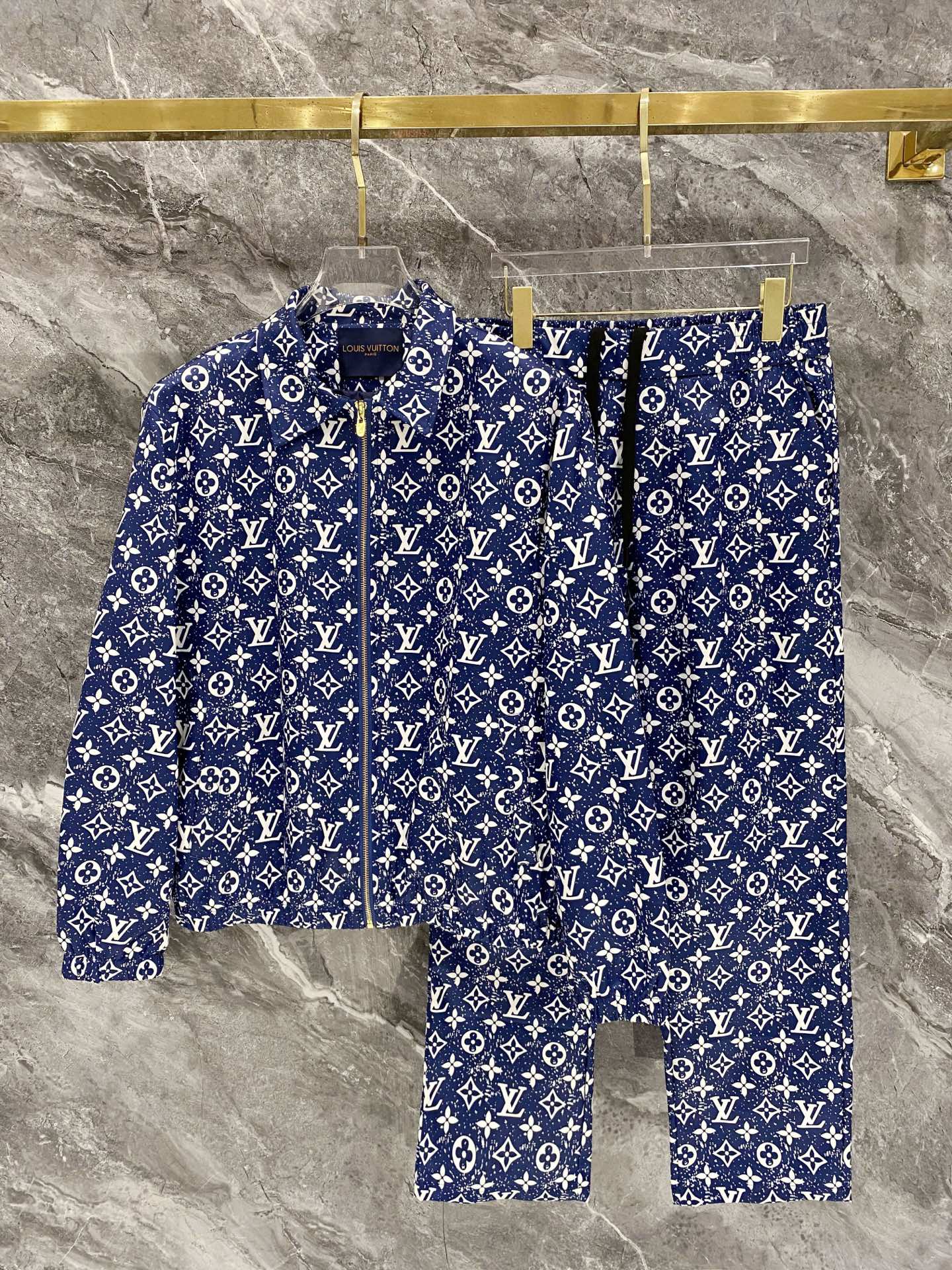 Cheap Louis Vuitton Tracksuits for Men in 226479, $105 USD- [IB226479] - Replica Louis Vuitton Tracksuits for Men
