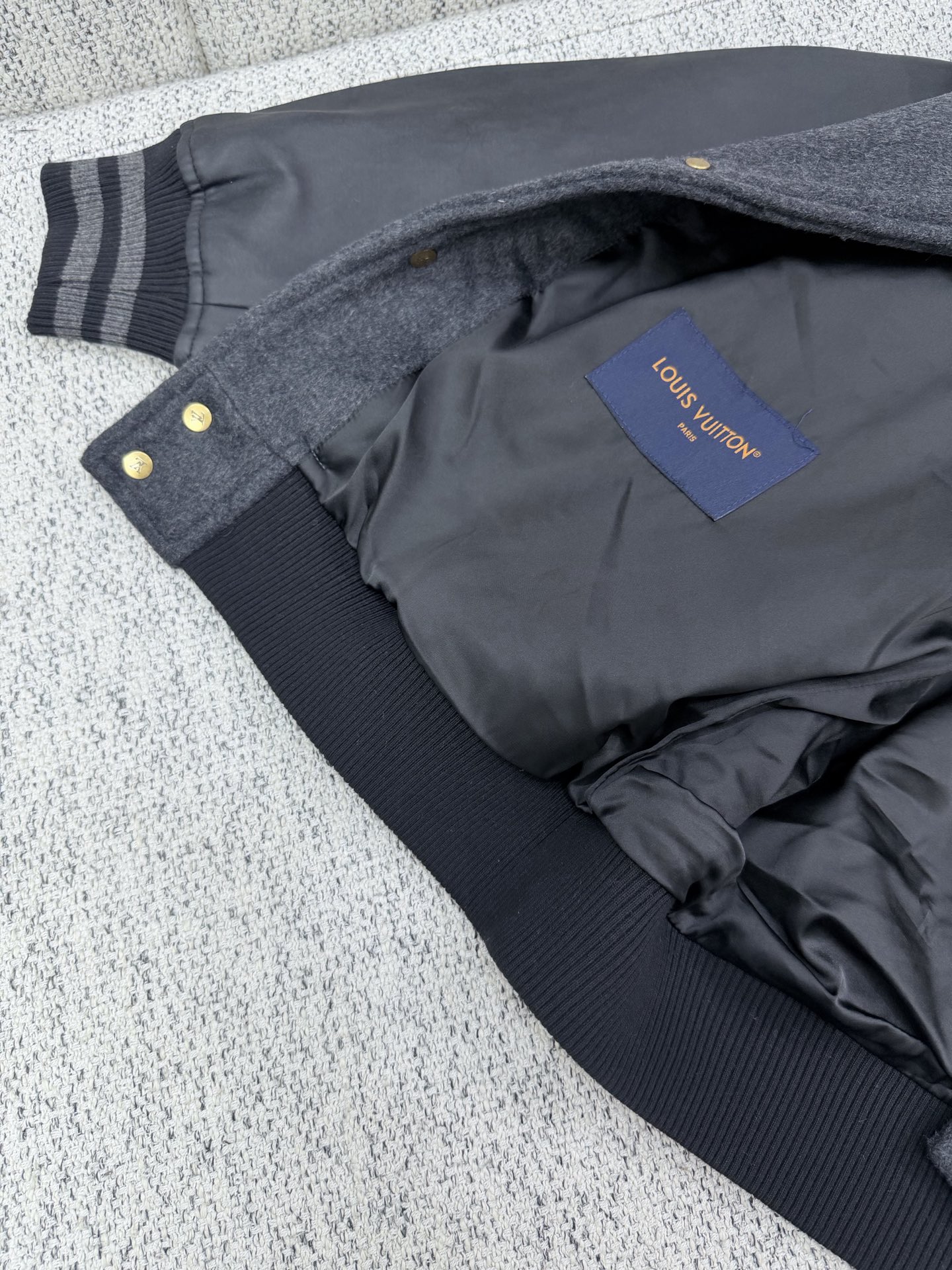 Cheap Louis Vuitton Thin Jackets For Men in 226481, $105 USD- [IB226481] - Replica Louis Vuitton Thin Jackets For Men