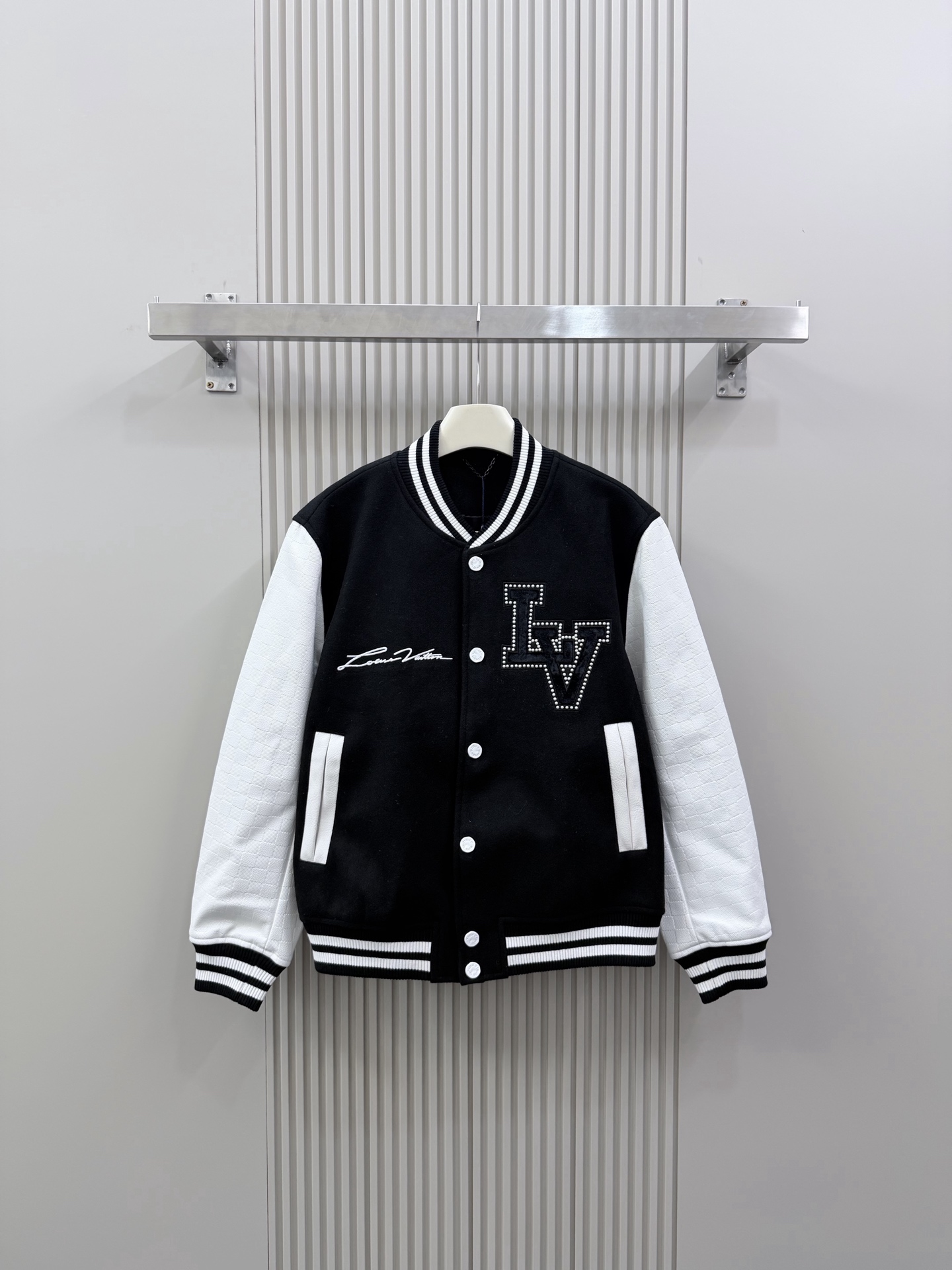 Cheap Louis Vuitton Thin Jackets For Men in 226485, $105 USD- [IB226485] - Replica Louis Vuitton Thin Jackets For Men