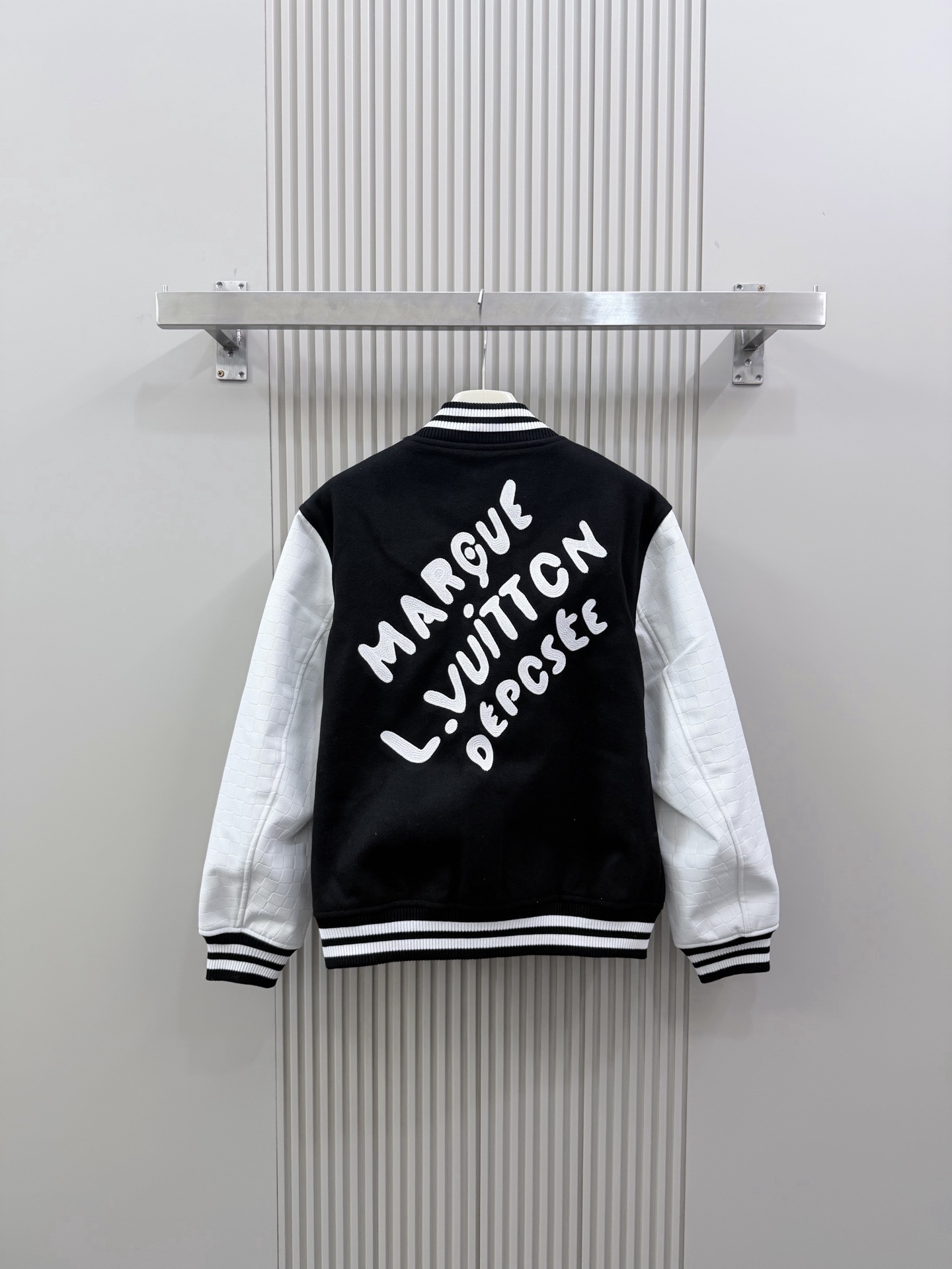 Cheap Louis Vuitton Thin Jackets For Men in 226485, $105 USD- [IB226485] - Replica Louis Vuitton Thin Jackets For Men