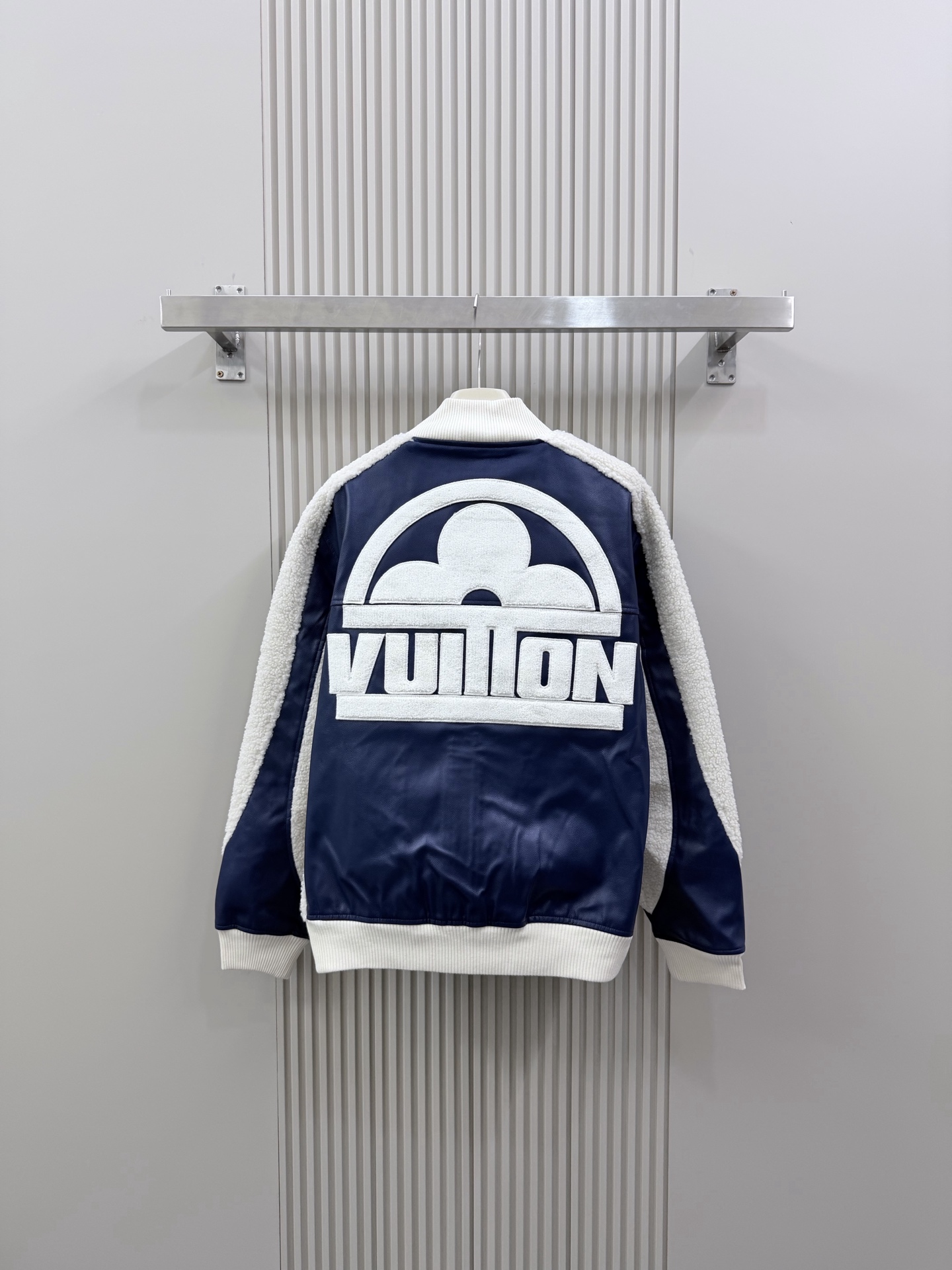 Cheap Louis Vuitton Thin Jackets For Men in 226486, $105 USD- [IB226486] - Replica Louis Vuitton Thin Jackets For Men