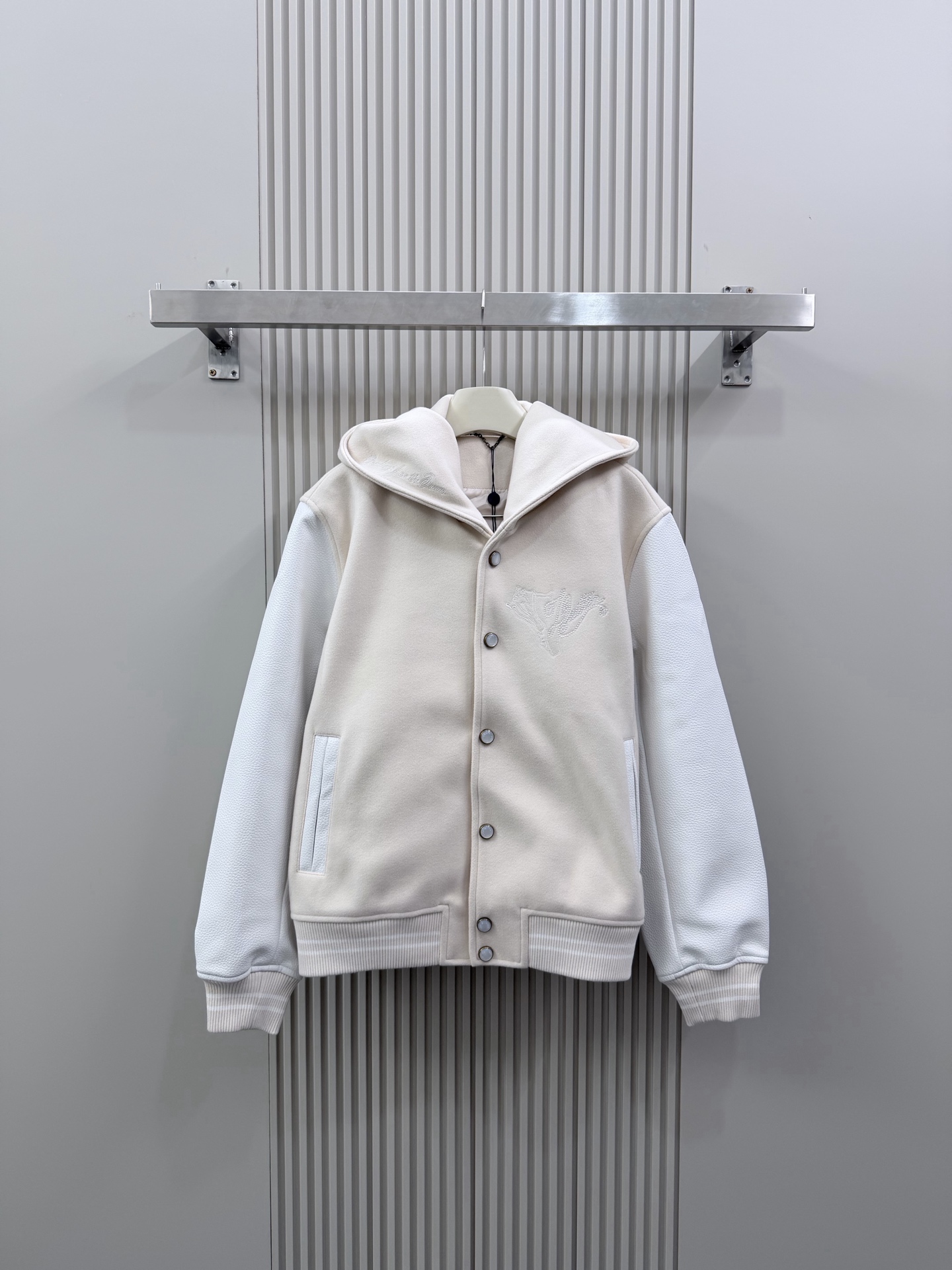 Cheap Louis Vuitton Thin Jackets For Men in 226489, $105 USD- [IB226489] - Replica Louis Vuitton Thin Jackets For Men