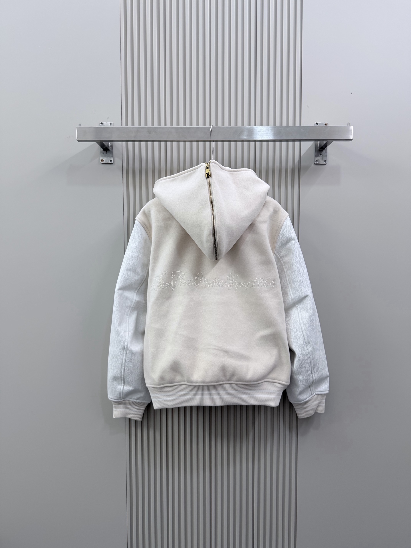 Cheap Louis Vuitton Thin Jackets For Men in 226489, $105 USD- [IB226489] - Replica Louis Vuitton Thin Jackets For Men