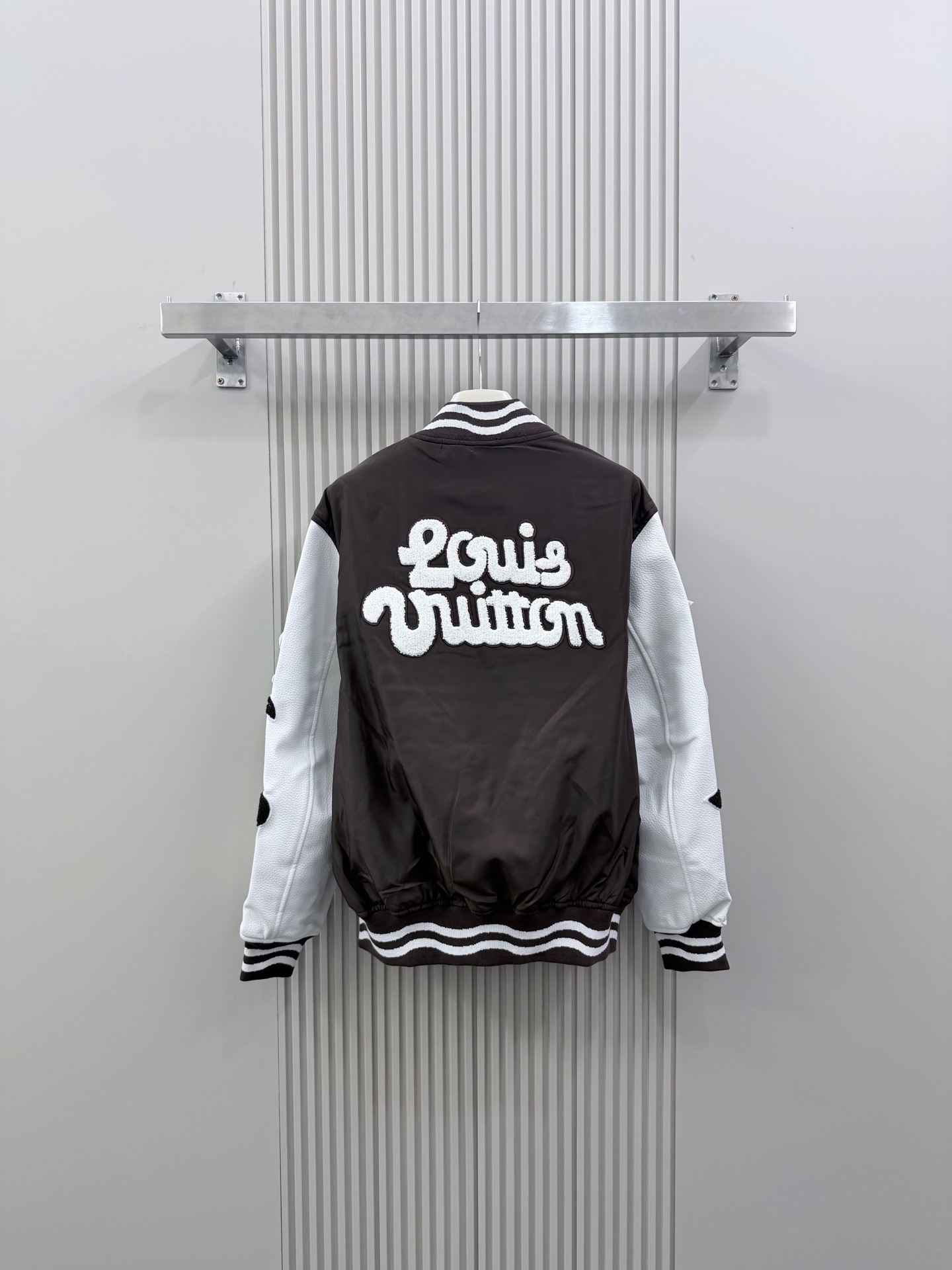 Cheap Louis Vuitton Thin Jackets For Men in 226490, $105 USD- [IB226490] - Replica Louis Vuitton Thin Jackets For Men
