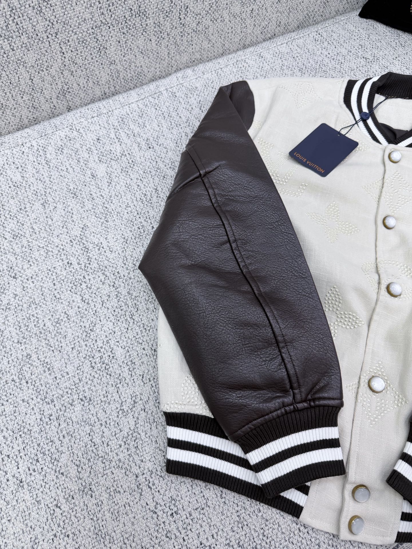 Cheap Louis Vuitton Thin Jackets For Men in 226491, $105 USD- [IB226491] - Replica Louis Vuitton Thin Jackets For Men