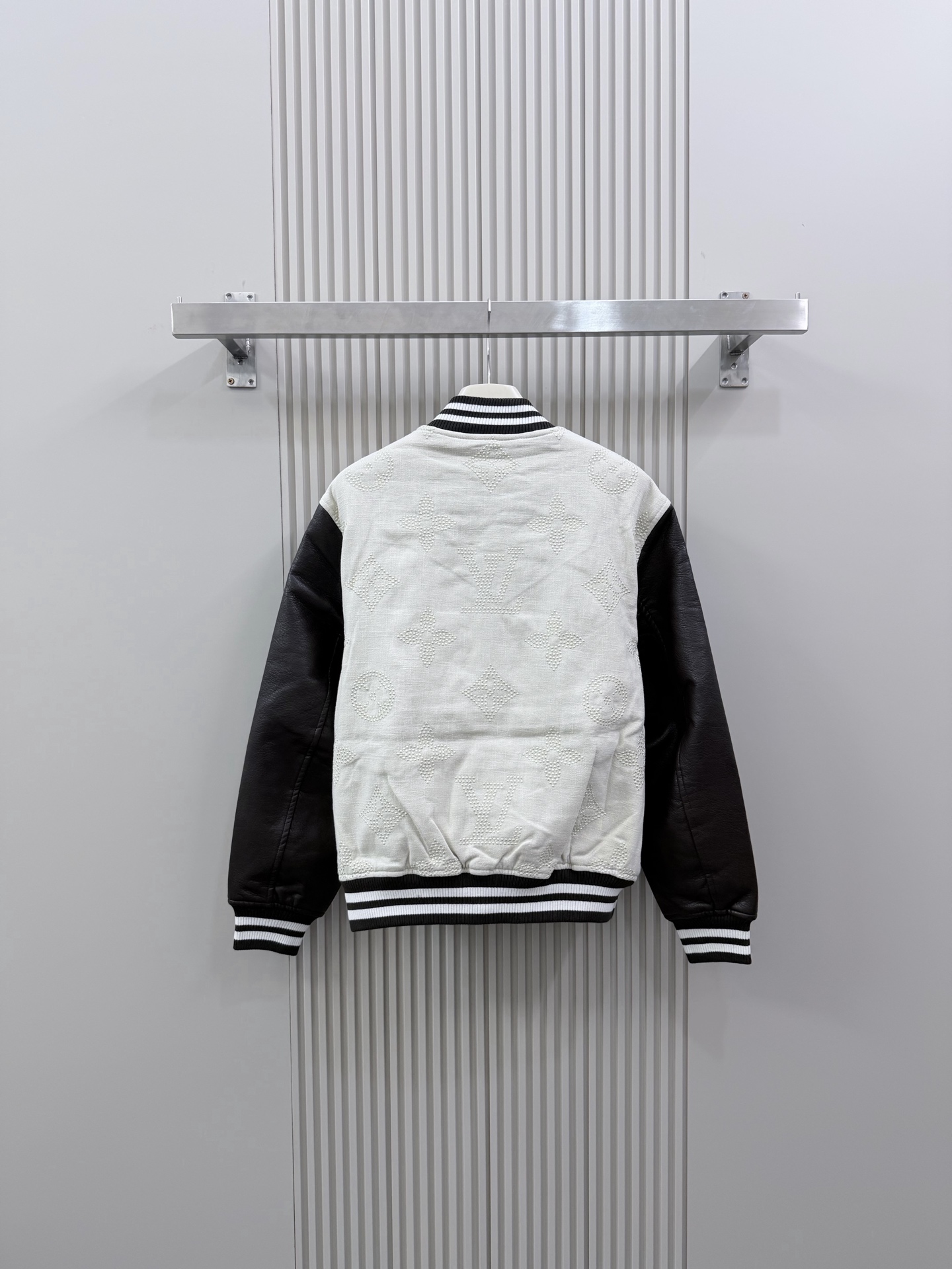 Cheap Louis Vuitton Thin Jackets For Men in 226491, $105 USD- [IB226491] - Replica Louis Vuitton Thin Jackets For Men