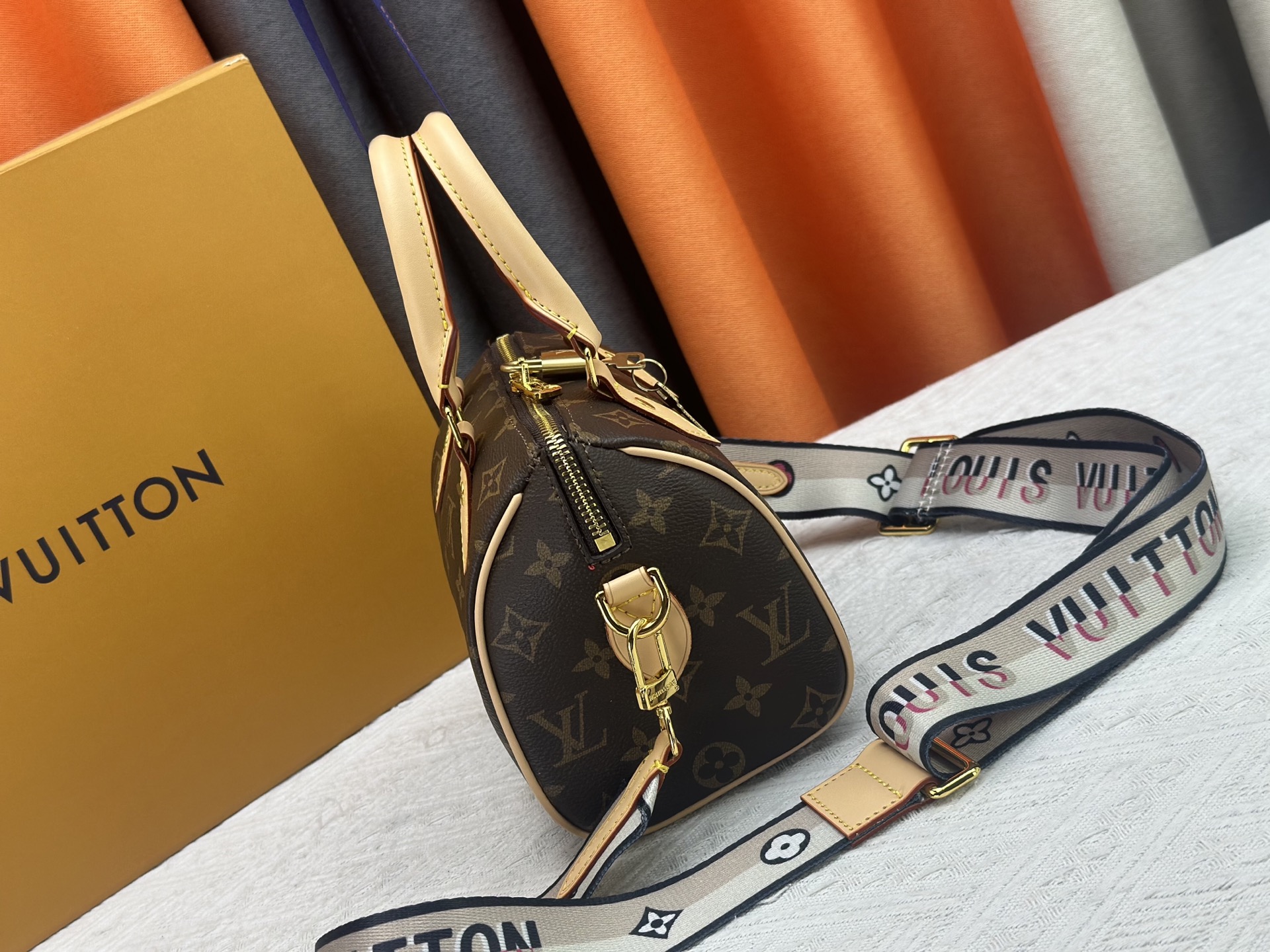 Cheap Louis Vuitton AAA Quality Handbags in 227037, $95 USD- [IB227037] - Replica Louis Vuitton AAA Quality Handbags