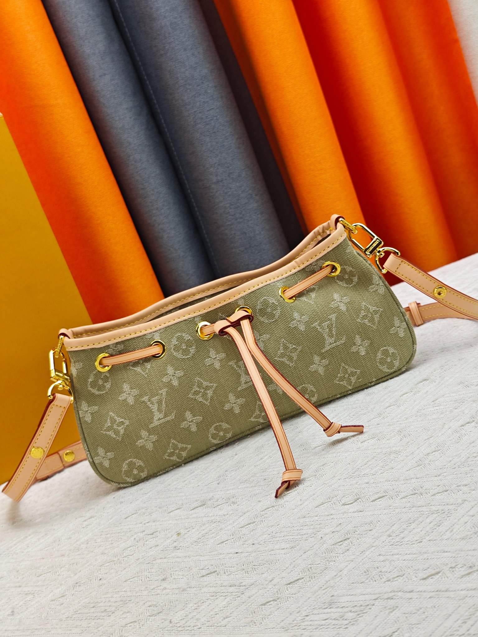 Cheap Louis Vuitton AAA Quality Handbags in 227043, $70 USD- [IB227043] - Replica Louis Vuitton AAA Quality Handbags