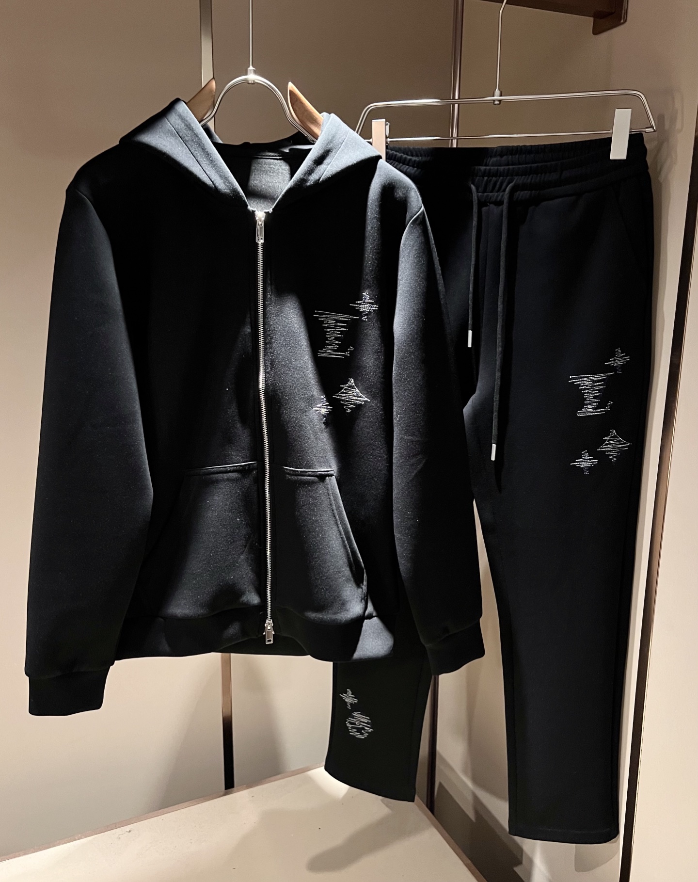 Cheap Louis Vuitton Tracksuits for Men in 227378, $135 USD- [IB227378] - Replica Louis Vuitton Tracksuits for Men
