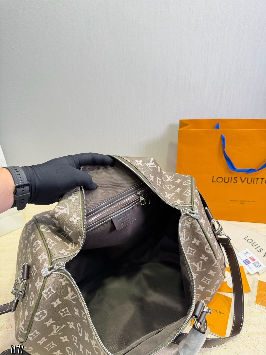 Cheap Louis Vuitton AAA Quality Handbags in 227483, $75 USD- [IB227483] - Replica Louis Vuitton AAA Quality Handbags