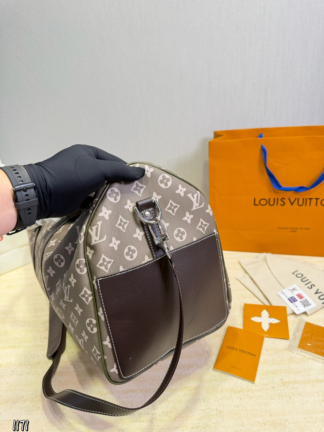 Cheap Louis Vuitton AAA Quality Handbags in 227483, $75 USD- [IB227483] - Replica Louis Vuitton AAA Quality Handbags