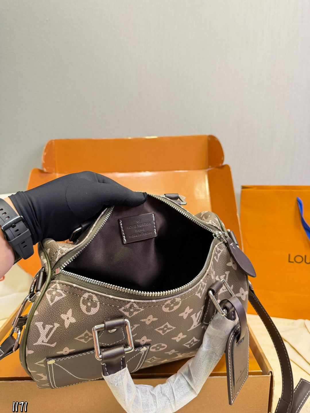 Cheap Louis Vuitton AAA Quality Handbags in 227484, $65 USD- [IB227484] - Replica Louis Vuitton AAA Quality Handbags