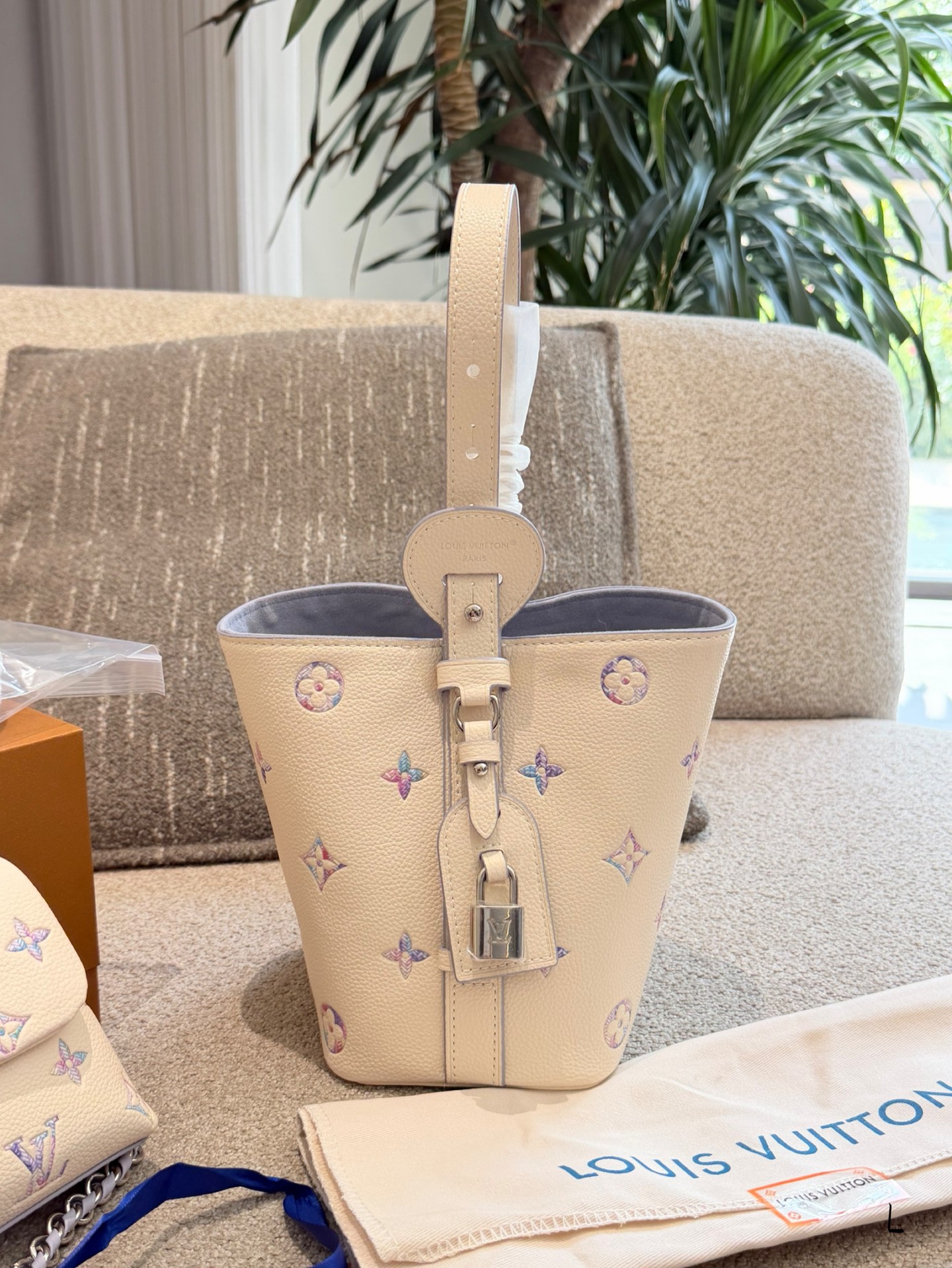 Cheap Louis Vuitton AAA Quality Handbags in 227972, $75 USD- [IB227972] - Replica Louis Vuitton AAA Quality Handbags