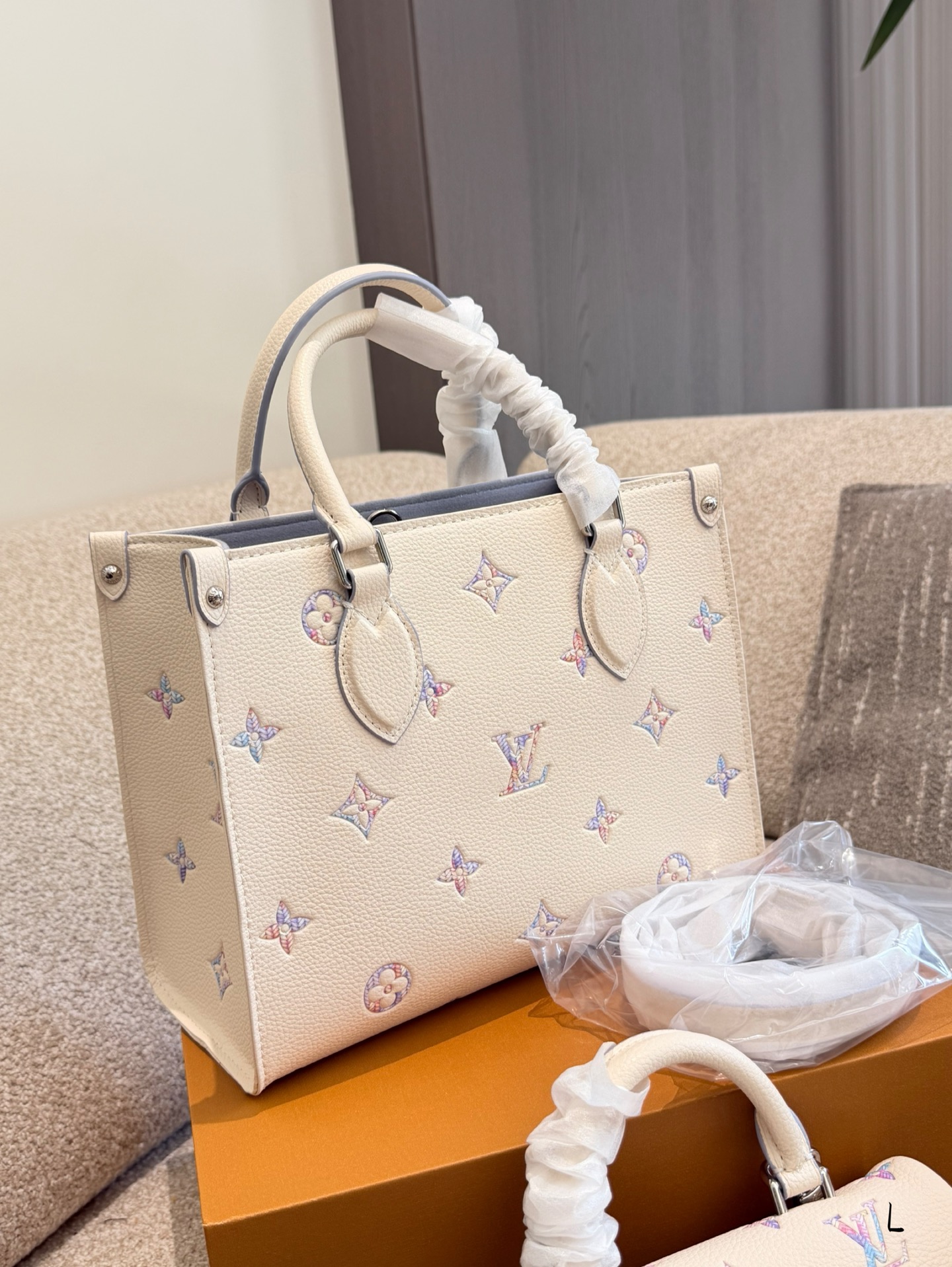 Cheap Louis Vuitton AAA Quality Handbags in 227973, $75 USD- [IB227973] - Replica Louis Vuitton AAA Quality Handbags