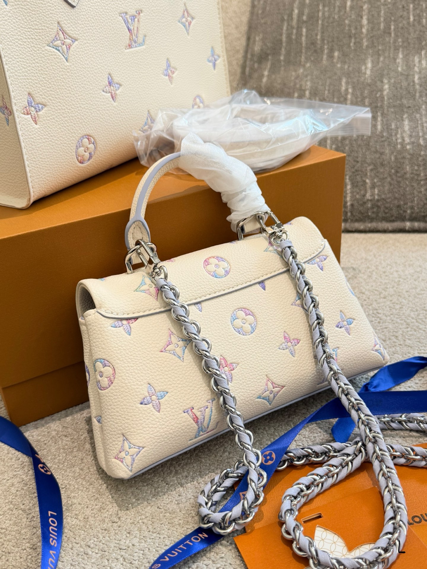 Cheap Louis Vuitton AAA Quality Handbags in 227974, $75 USD- [IB227974] - Replica Louis Vuitton AAA Quality Handbags