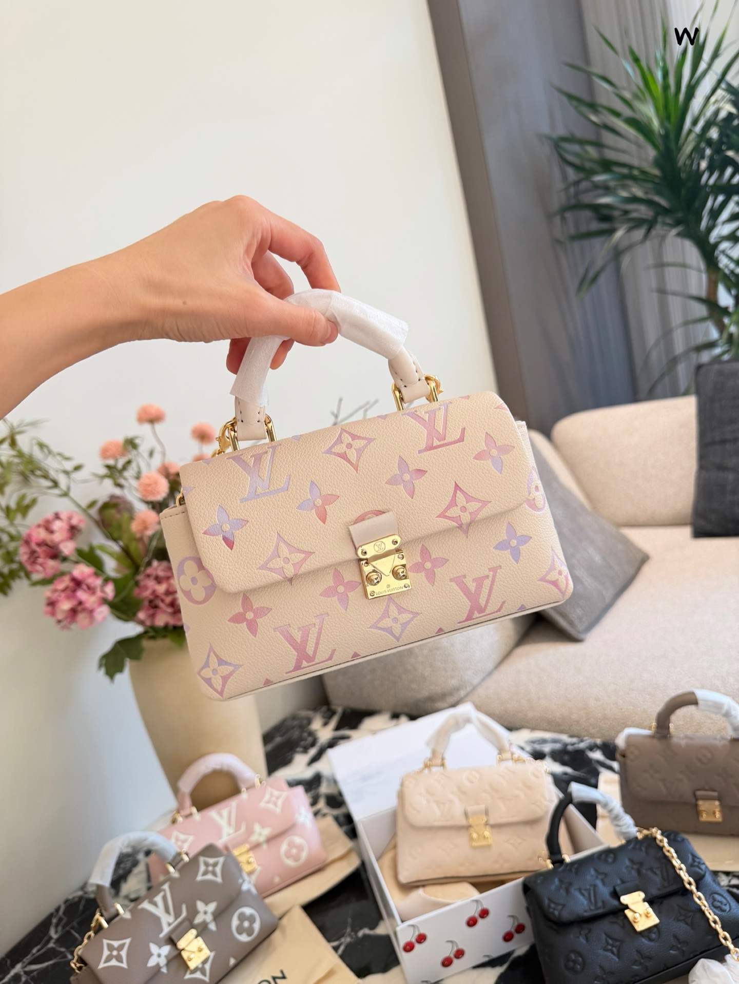 Cheap Louis Vuitton AAA Quality Handbags in 227977, $55 USD- [IB227977] - Replica Louis Vuitton AAA Quality Handbags