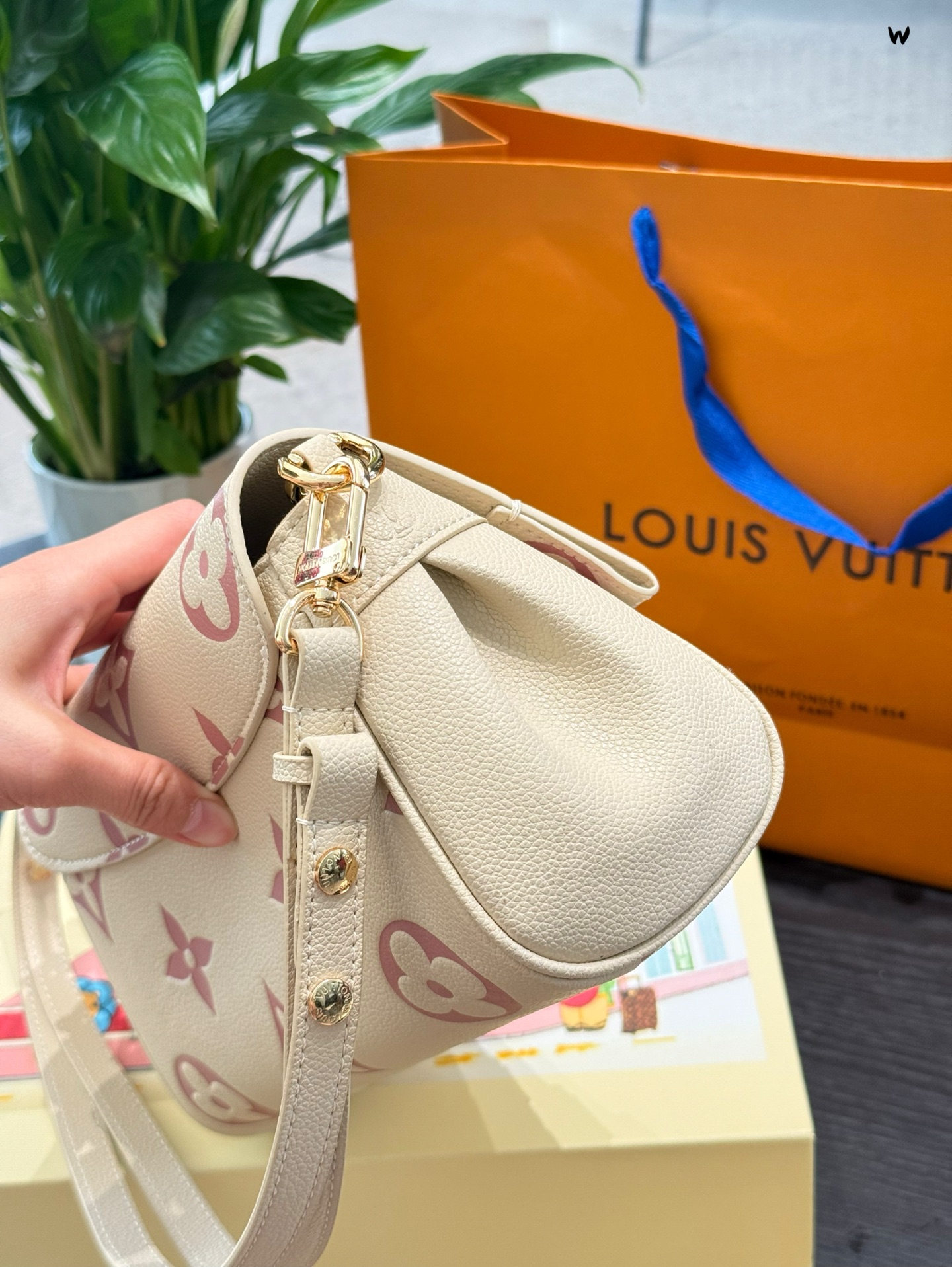 Cheap Louis Vuitton AAA Mini Shoulder Bags in 227981, $75 USD- [IB227981] - Replica Louis Vuitton AAA Mini Shoulder Bags