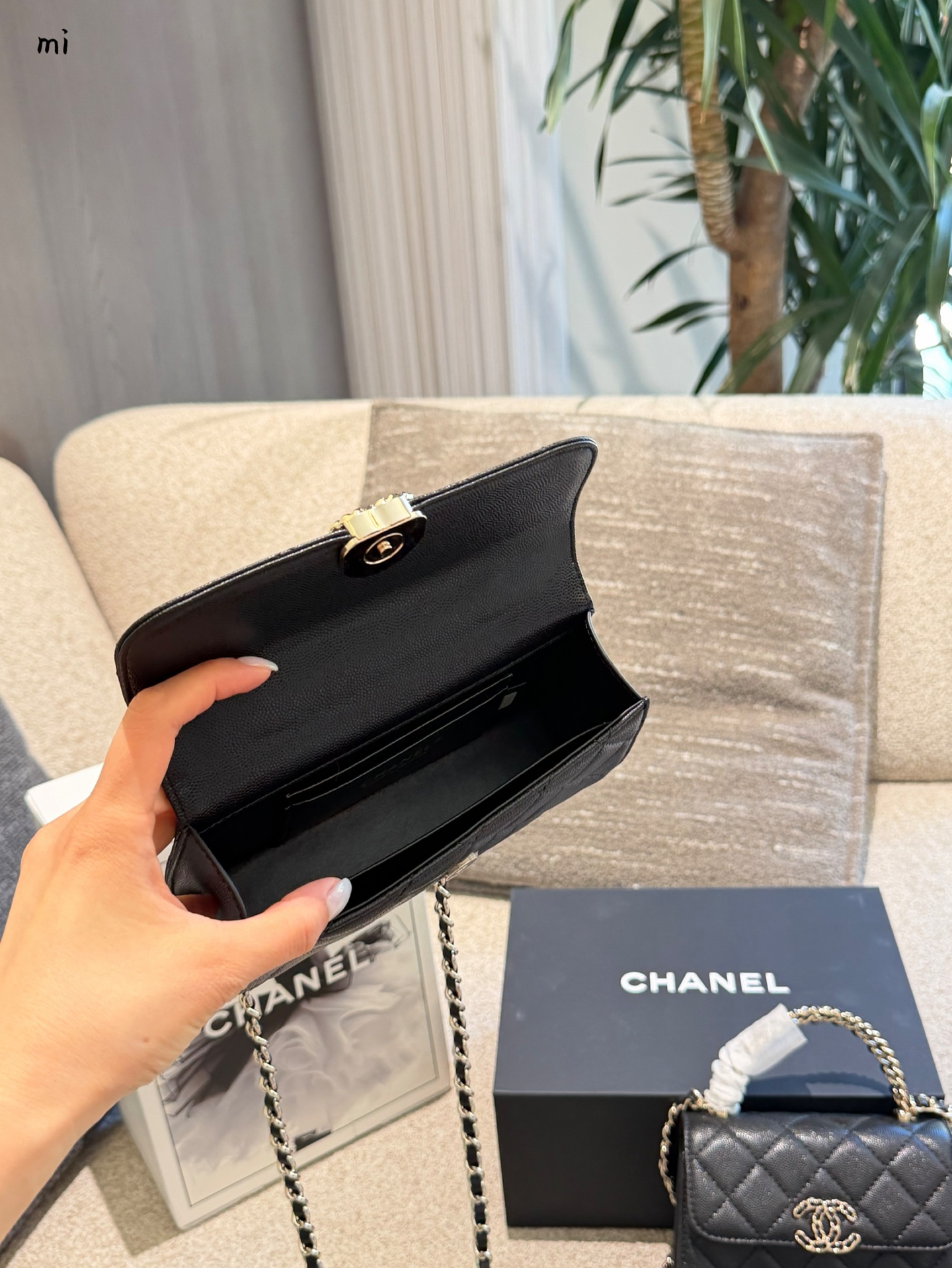 Cheap Chanel AAA quality Handbags in 227992, $60 USD- [IB227992] - Replica Chanel AAA quality Handbags