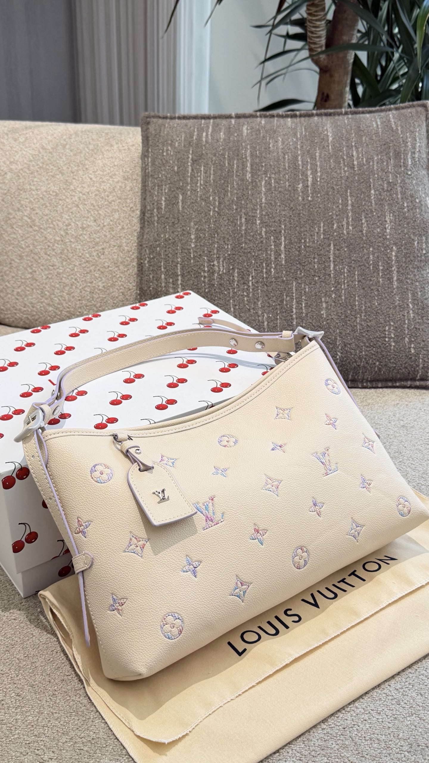 Cheap Louis Vuitton AAA Quality Handbags in 228017, $75 USD- [IB228017] - Replica Louis Vuitton AAA Quality Handbags