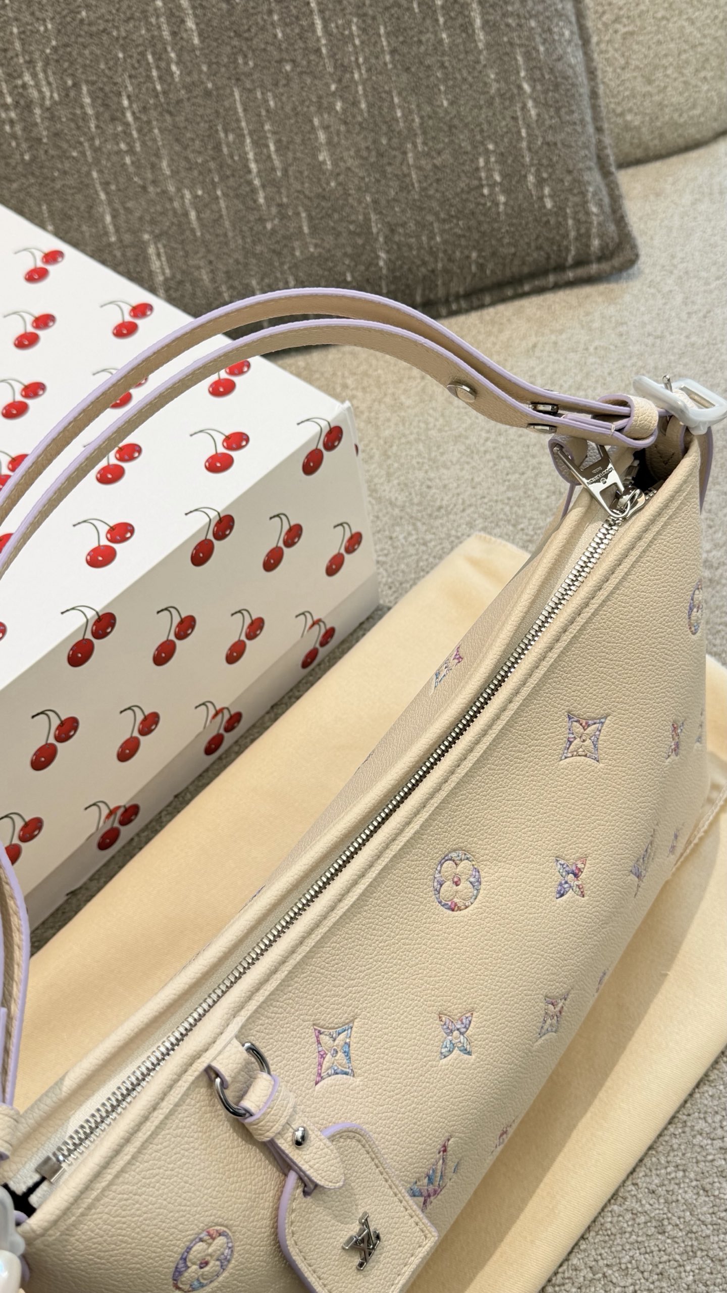 Cheap Louis Vuitton AAA Quality Handbags in 228017, $75 USD- [IB228017] - Replica Louis Vuitton AAA Quality Handbags