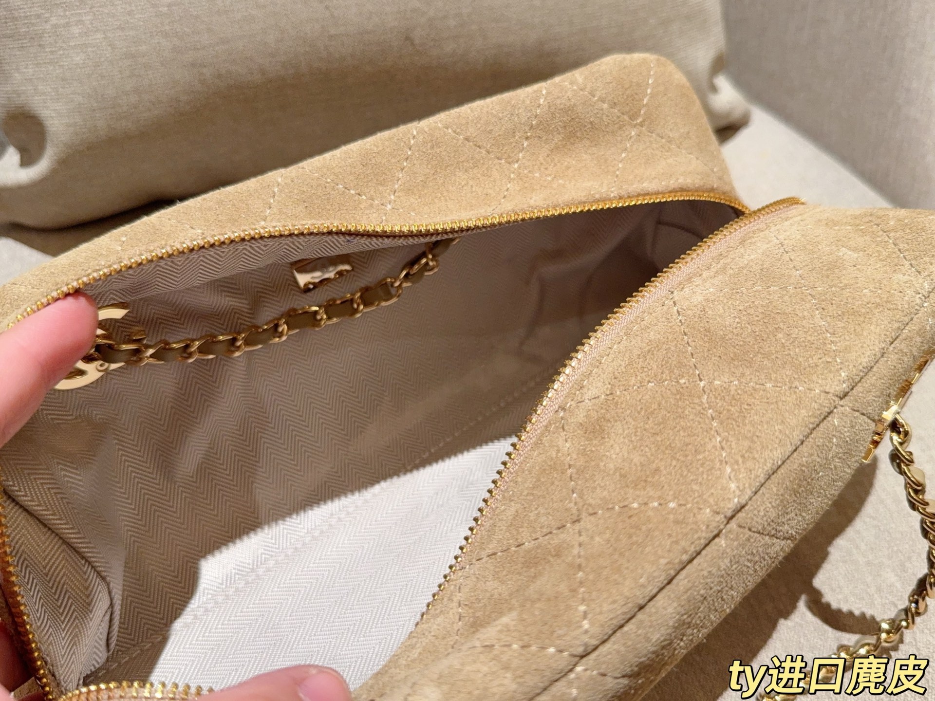 Cheap Chanel AAA quality Handbags in 228207, $90 USD- [IB228207] - Replica Chanel AAA quality Handbags