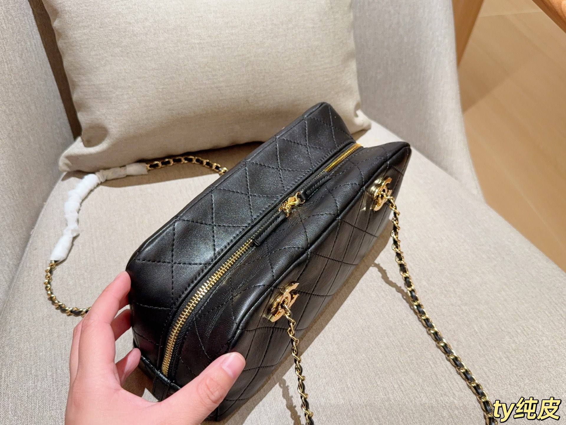 Cheap Chanel AAA quality Handbags in 228208, $90 USD- [IB228208] - Replica Chanel AAA quality Handbags