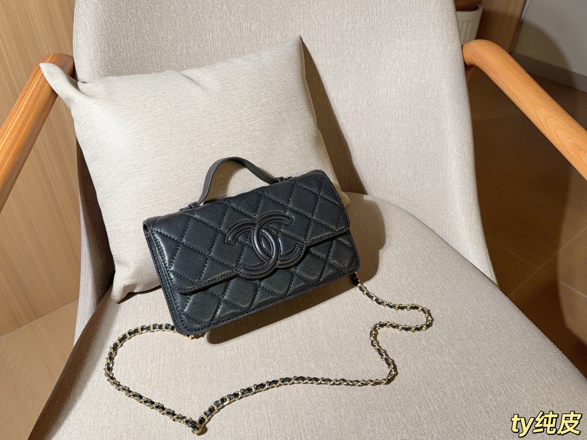 Cheap Chanel AAA quality Handbags in 228211, $90 USD- [IB228211] - Replica Chanel AAA quality Handbags