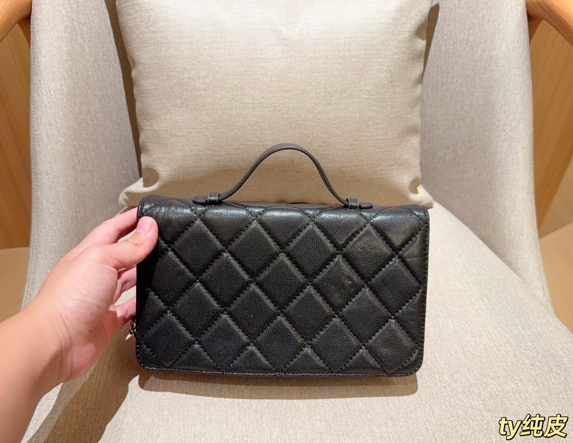 Cheap Chanel AAA quality Handbags in 228211, $90 USD- [IB228211] - Replica Chanel AAA quality Handbags