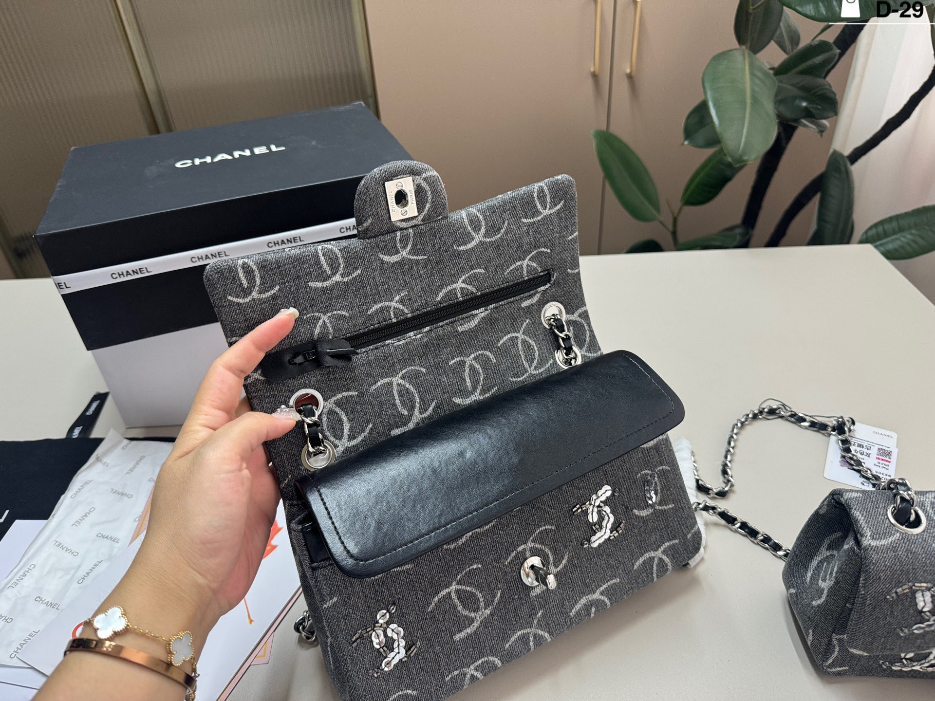 Cheap Chanel AAA quality Handbags in 228236, $65 USD- [IB228236] - Replica Chanel AAA quality Handbags