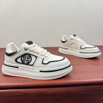Givenchy Sneakers For Men in 229889