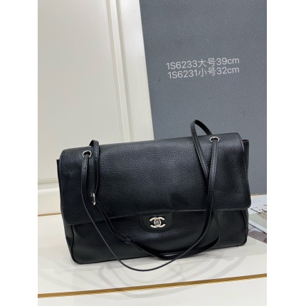 Chanel AAA quality Handbags in 230072