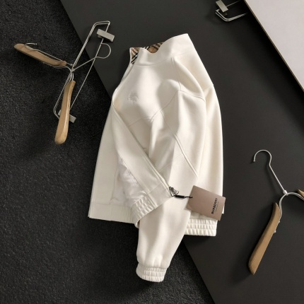 Burberry Trench Coats For Men in 230306