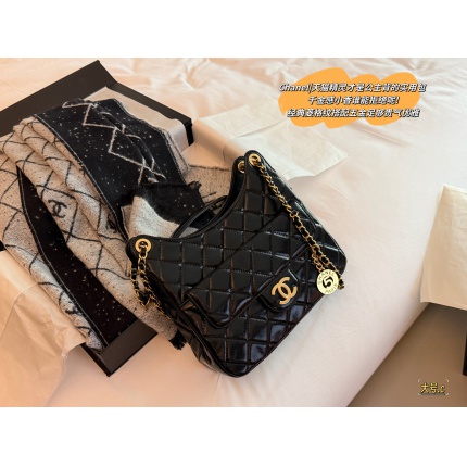 Chanel AAA quality Handbags in 230772