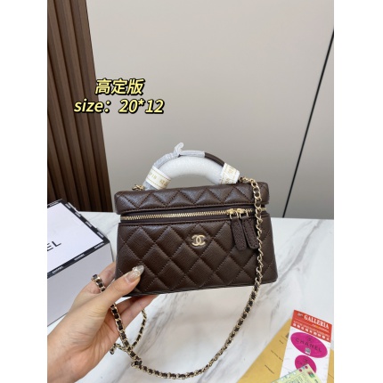 Chanel AAA quality Handbags in 230850
