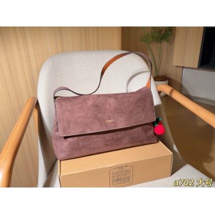 Chanel AAA quality Handbags in 230880