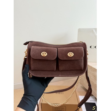 Chanel AAA quality Handbags in 230883