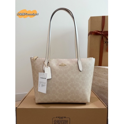 Coach Cross Bags in 230911