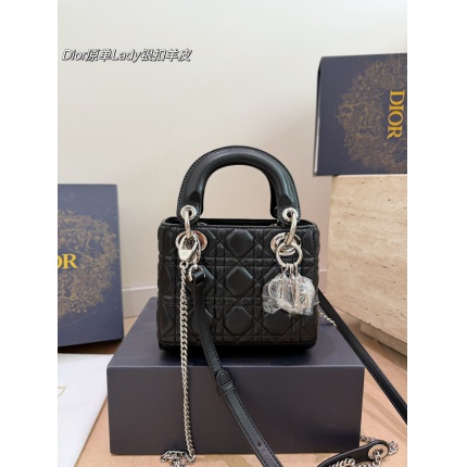 Dior AAA Quality Handbags in 230947