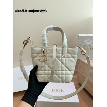 Cheap Dior AAA Quality Handbags in 230981, $135 USD- [IB230981] - Replica Dior AAA Quality Handbags