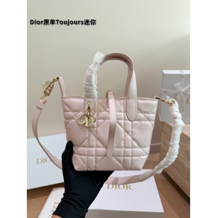 Cheap Dior AAA Quality Handbags in 230982, $135 USD- [IB230982] - Replica Dior AAA Quality Handbags